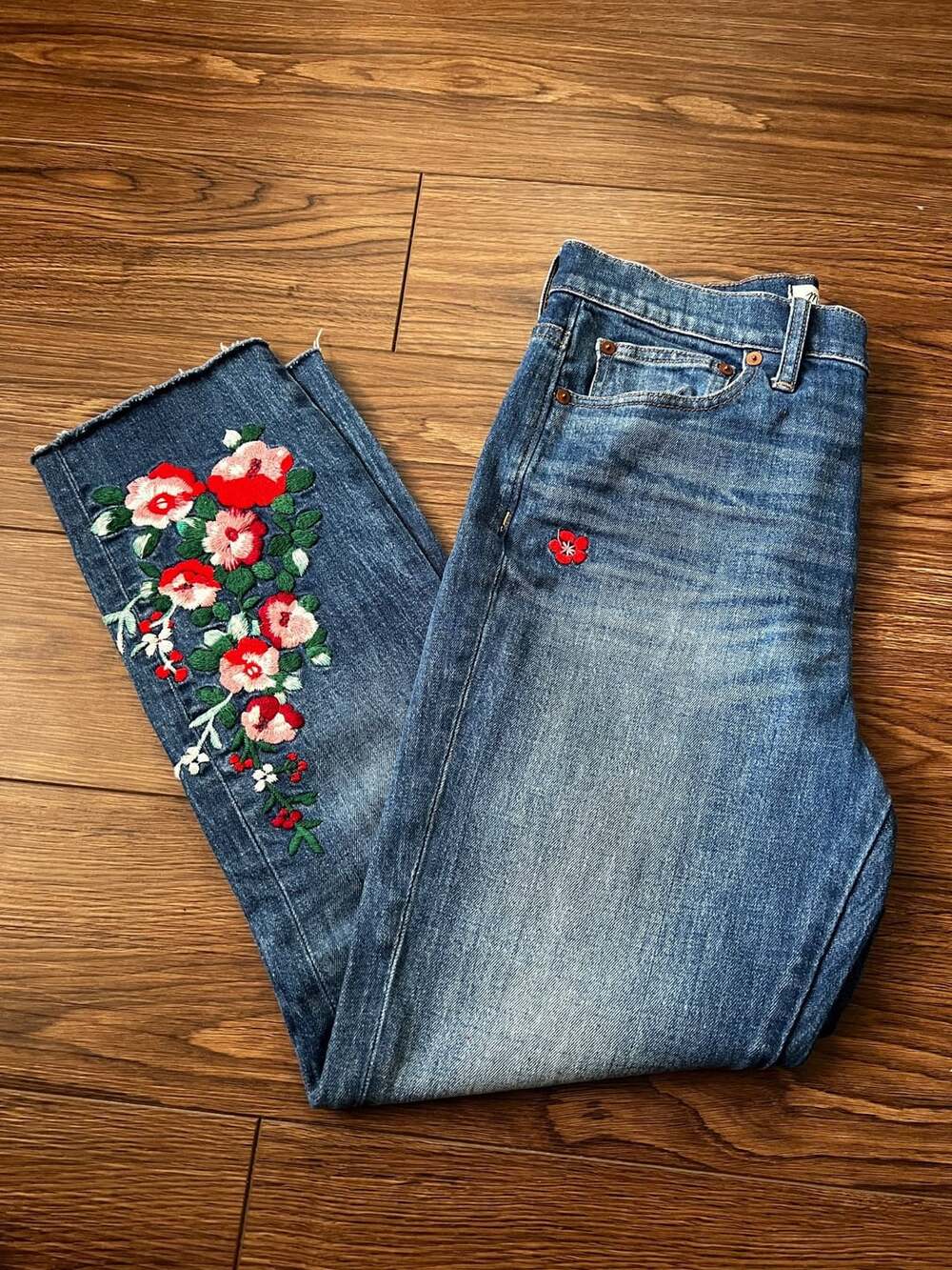 Madewell The Slim Boyjean Size 27 Floral Embroidered Raw Hem Jeans